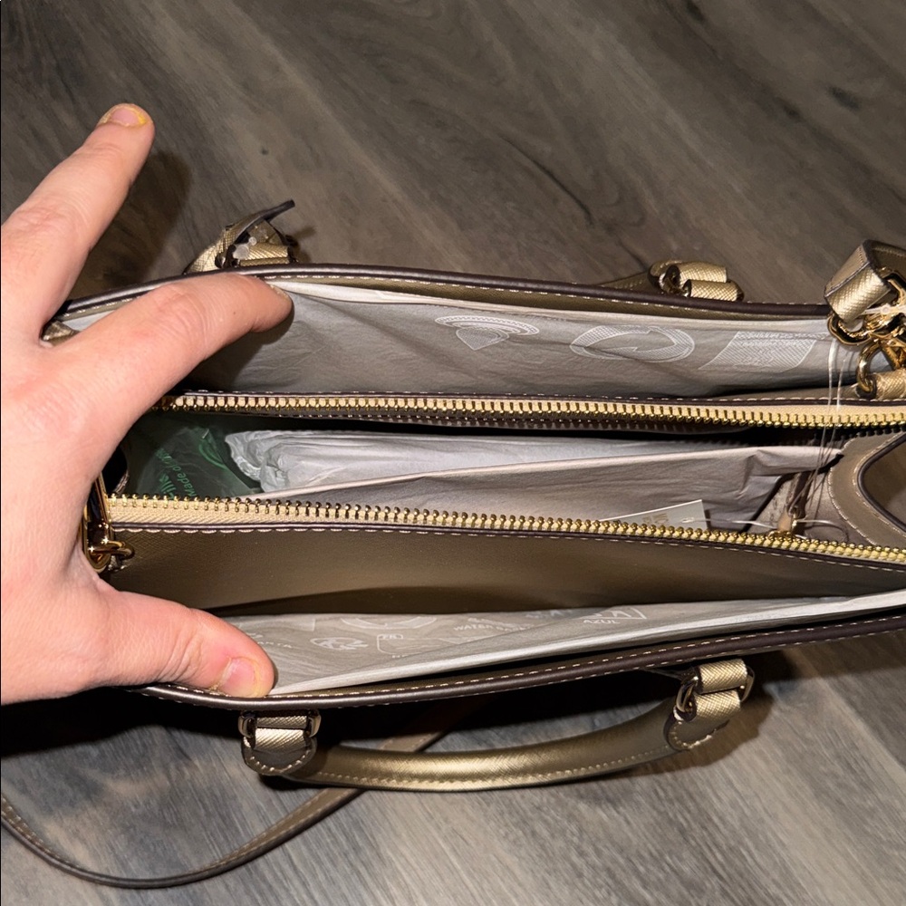 $10 Raffle Ticket NWT $398 Michael Michael Kors Sheila Pale Gold Medium Satchel - Picture 3 of 5